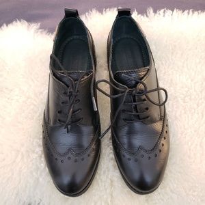 Pikolinos Oxford wingtip dress shoe